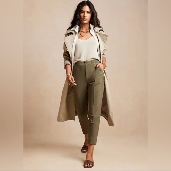 Banana Republic Women’s Airstretch Lightweight Olive Green Pants Size M EUC - Picture 1 of 5